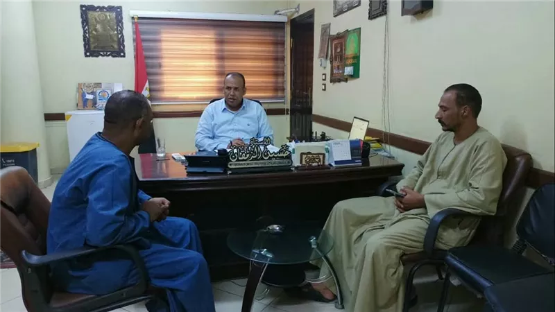 وعكة صحية أثناء عمله.. نقل حسين الزمقان رئيس مدينة نجع حمادي إلى المستشفي