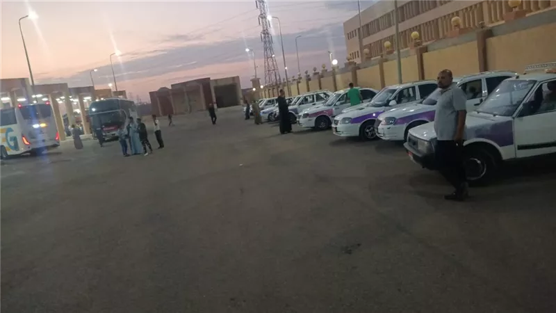 مواقف قنا: انضباط كامل في حركة الركاب بمجمع المواقف الجديد بقنا