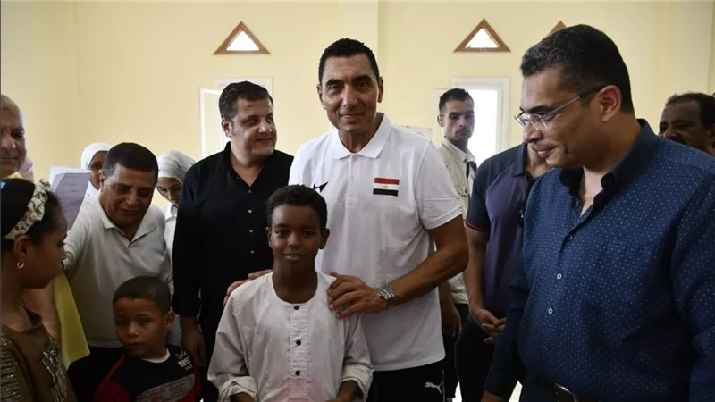 وزير الشباب والرياضة ومحافظ البحر الأحمر يتفقدان مركز شباب الشلاتين