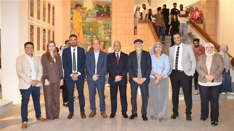  رئيس قطاع الفنون التشكيلية، 