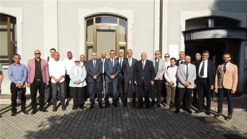 وفد الصناعة و20 رائد أعمال يطلعون على تجربة إيطاليا لتطوير صناعة الجلود