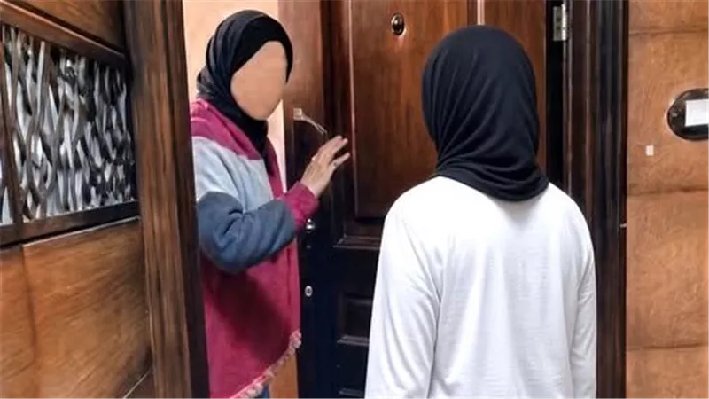 زوجة أب طردت ابنة زوجها