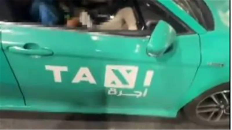     «ما سابهاش على الأرض وحطّها في إيده».. معتمر يعيد بقايا برتقالة لراكب آسيوي في مكة      