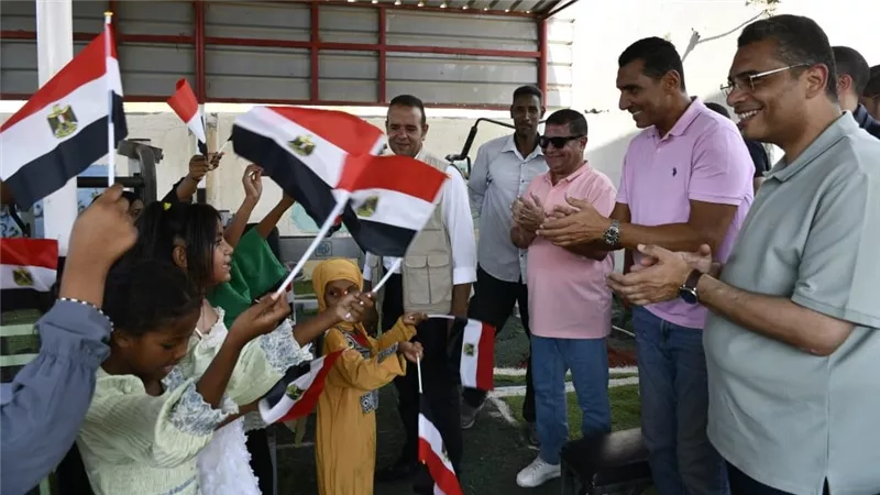 وزير الشباب والرياضة ومحافظ البحر الأحمر يتفقدان مركز حلايب للتنمية الشبابية