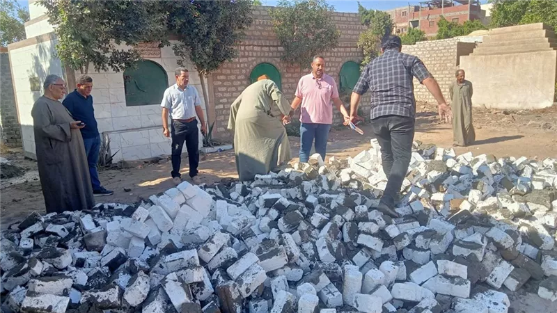 إزالة فورية لـ 8 مقابر مخالفة بقويسنا وبركة السبع وعدد من حالات التعدى 