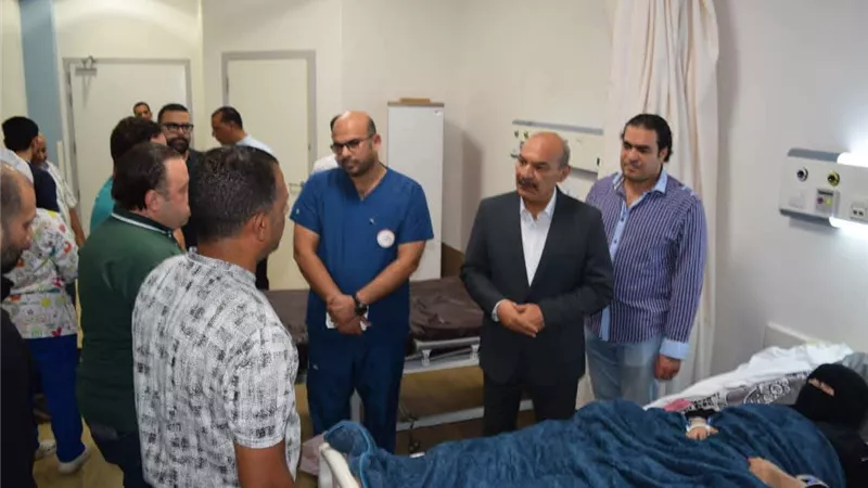 محافظ السويس يستجيب لاستغاثة سيدة ويوجه بسرعة استكمال علاجها بالمجمع الطبي