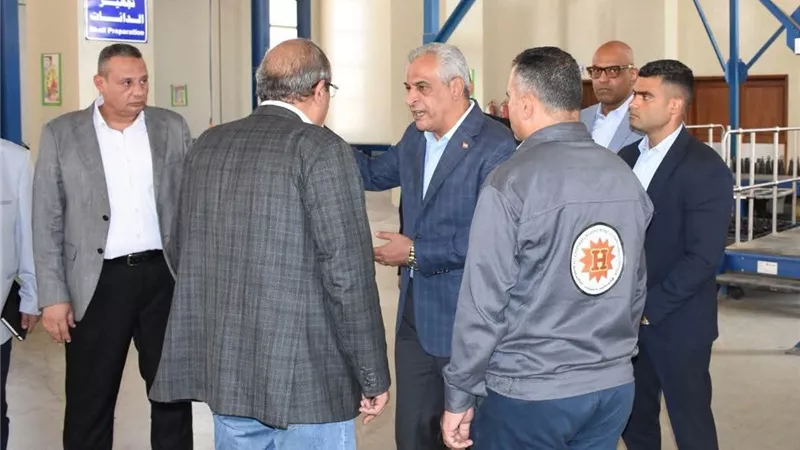 تفقد جمبلاط لخطوط الإنتاج بشركة هليوبوليس