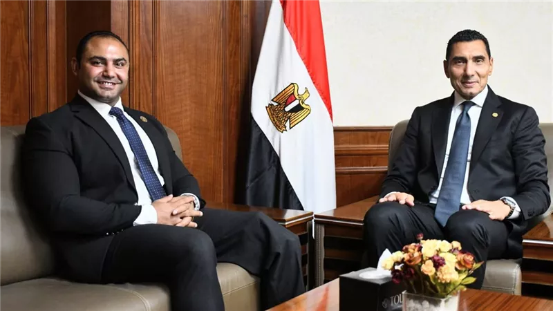 وزير الشباب والرياضة يلتقي أحمد عبد اللطيف بطل الووشو كونغ فو