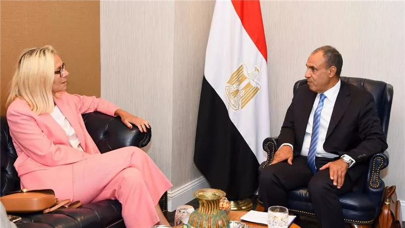 وزير الخارجية ونائبة رئيس وزراء هولندا السابقة 