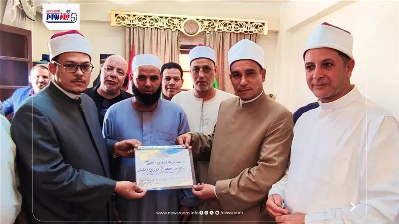 مدير أوقاف الفيوم يكرّم متميزين ومحالين للمعاش تقديرًا لجهودهم