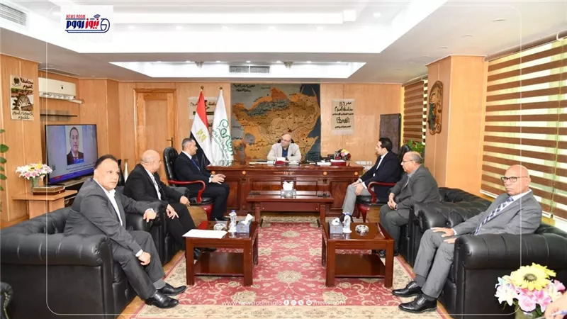 محافظ الفيوم يلتقي نائب أول رئيس اللجنة الأولمبية رئيس الاتحاد المصري للتايكون