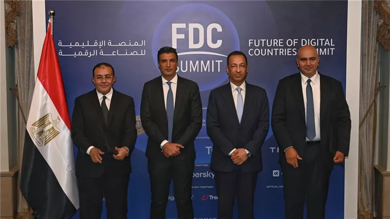 وزيرا الصناعة والاتصالات يشهدان توقيع بروتوكول لتعزيز الأمن السيبراني بالمصانع
