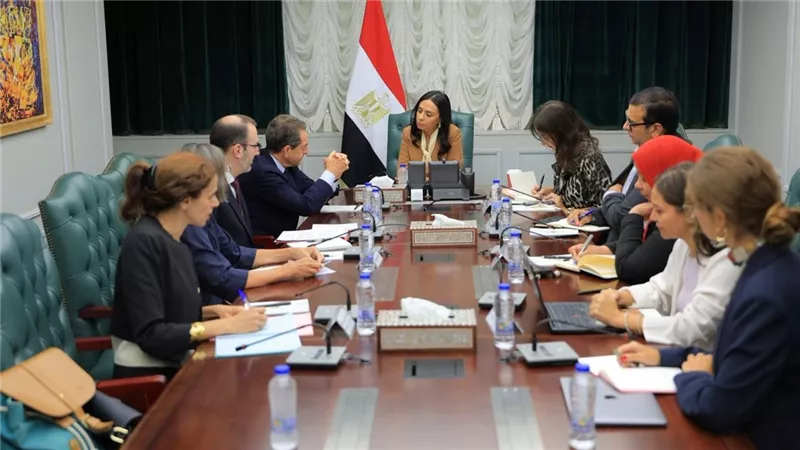 وزيرة التضامن الاجتماعي تلتقي السفير الفرنسي بالقاهرة