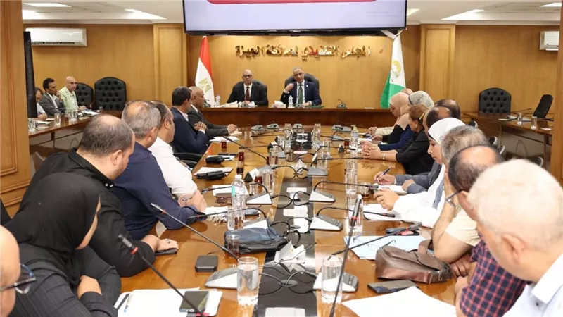 محافظ الجيزة يوجه بالتوسع في المسطحات الخضراء والتشجير واستغلال المساحات غير المستغلة