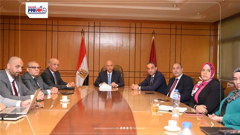 رئيس جامعة الفيوم يستقبل وفدا من وزارة الاتصالات وتكنولوجيا المعلومات