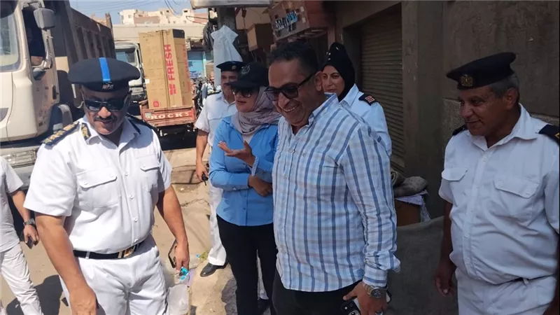  نائب محافظ القليوبية تقود حملة مكبرة لرفع الإشغالات والتعديات وضبط الأسواق