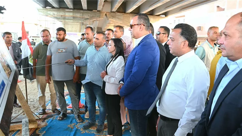 محافظ البحيرة تتفقد أعمال إنشاء كوبري البريجات أعلى الرياح البحيري بكوم حمادة 