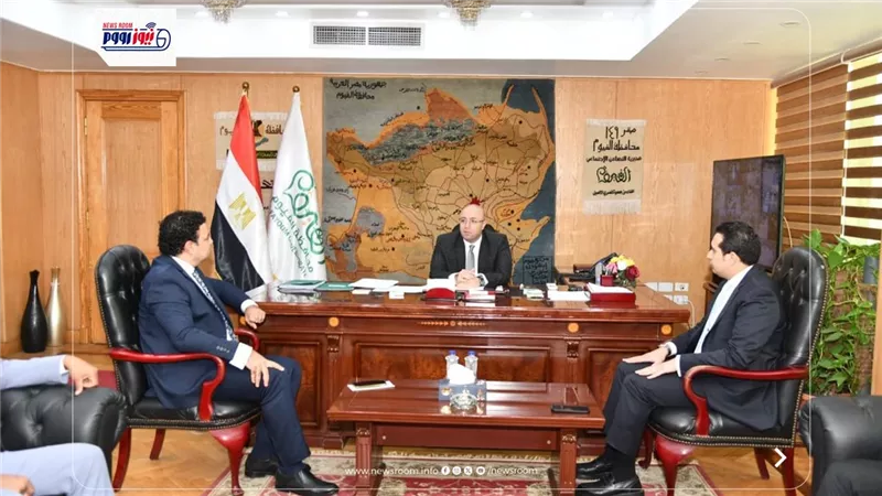 محافظ الفيوم يناقش استعدادات إقامة مهرجان تونس للخزف والحرف اليدوية