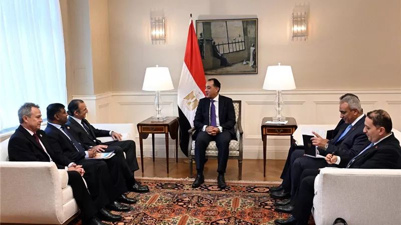 رئيس الوزراء يبحث مع شيفرون زيادة الاستثمارات واستكشاف مناطق جديدة للغاز