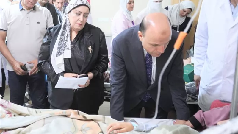 محافظ الغربية يطمئن على مصابين حادث  طريق حانوت – سنباط بمستشفى زفتى العام 