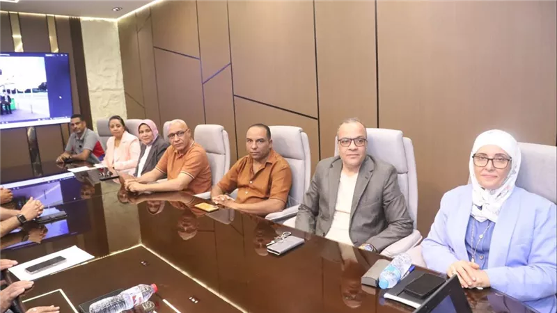 رئيس جامعة قنا يترأس اجتماعًا لبحث إطلاق مشروع 