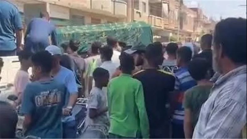 تشييع جثماني شقيقين في كفر الصهبي بشبين بالقليوبية بعد وفاة مأساوية هزت القرية