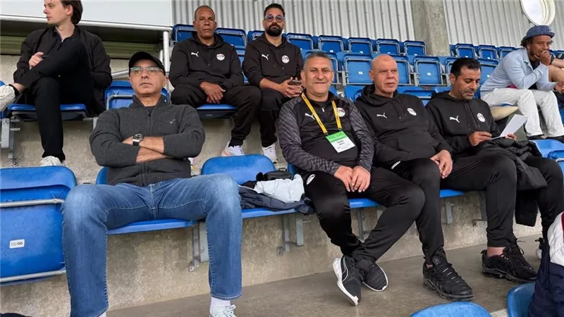 جهاز منتخب الناشئين يتابع مباراة كولومبيا وإنجلترا من المدرجات