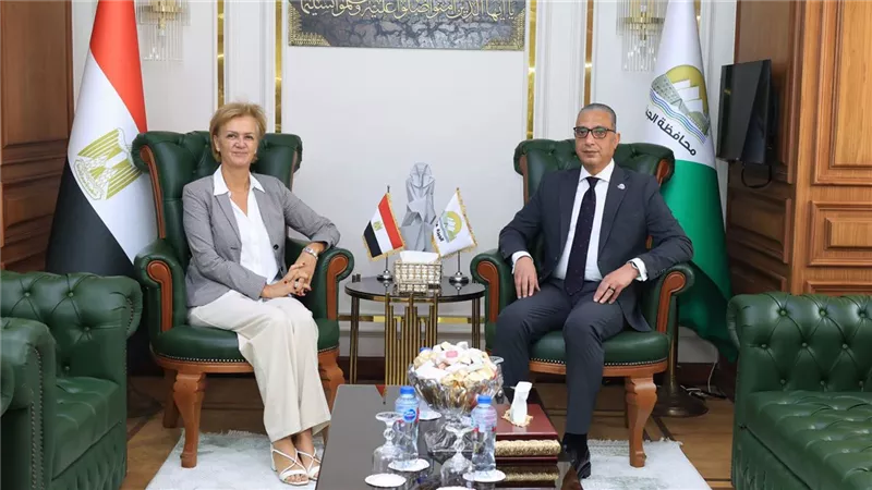 محافظ الجيزة يستقبل سفيرة الاتحاد الأوروبي بالقاهرة لبحث آفاق التعاون المشترك