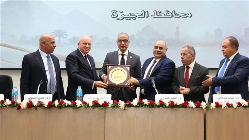 احتفالية يوم الطبيب 2026.. محافظ الجيزة يشيد بجهود الأطباء في خدمة المواطنين