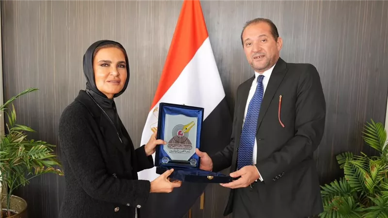 شعبة المحررين البرلمانيين تكرم الدكتورة سحر نصر لتميزها البرلمانى بمجلس الشيوخ