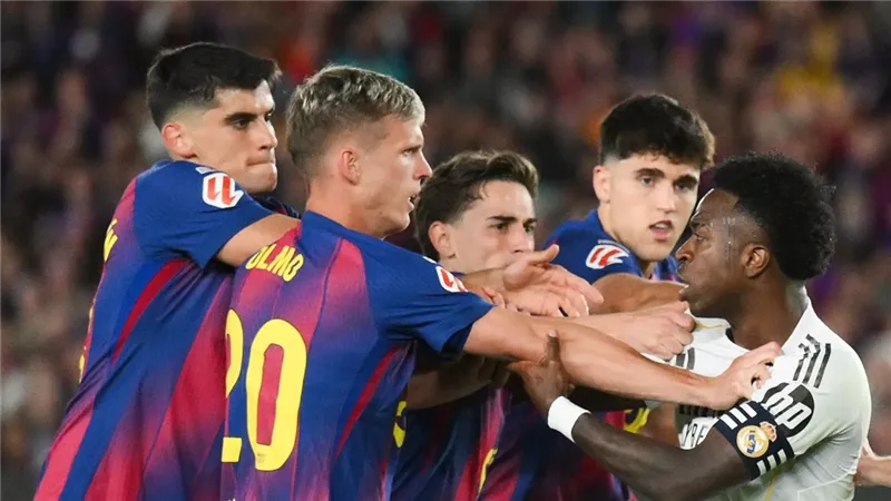 كوبارسي يحذر برشلونة من الاستهانة بريال مدريد: لا يمكن اعتباره منتهيًا