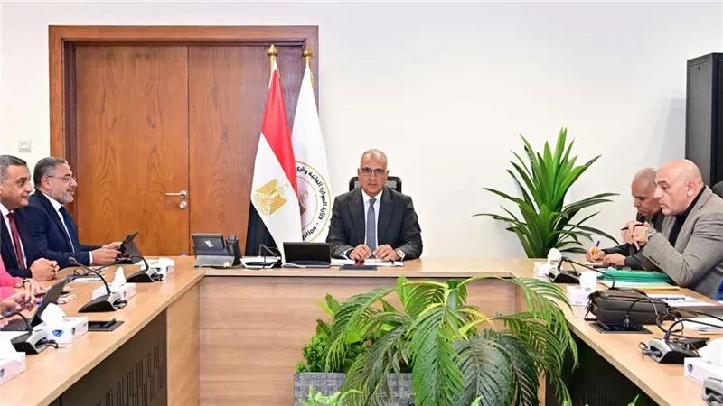 وزير الري يتابع الموقف المائي في بني سويف والمنيا ويوجه بحزمة إجراءات عاجلة