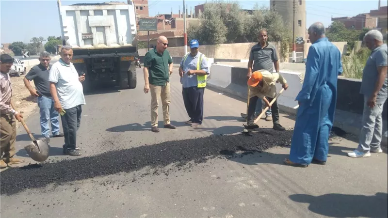 محافظ القليوبية يتابع تنفيذ ١٣ مطبًا صناعيًا بالطريق الداعم لطريق البر الشرقي