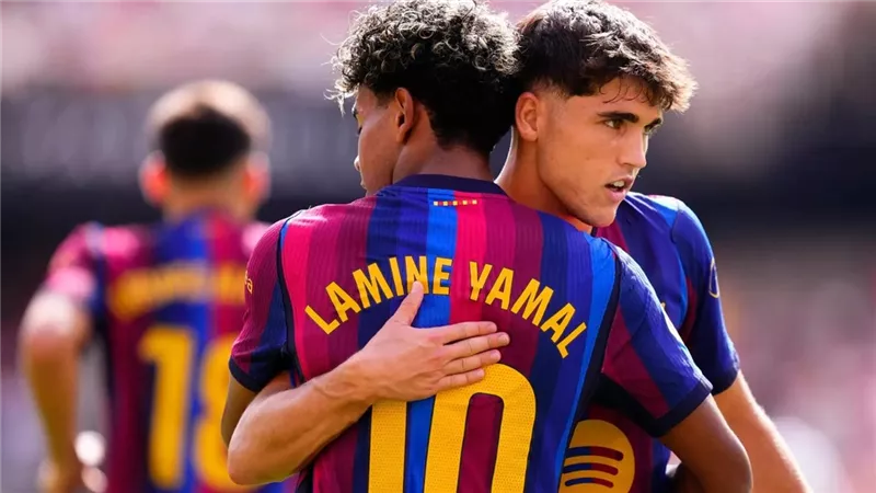 نجوم برشلونة يدعمون لامين يامال للفوز بالكرة الذهبية