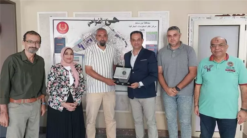 حزب الوعي ببورسعيد يبحث مع رئيس حي الضواحي سبل التعاون لخدمة المواطنين