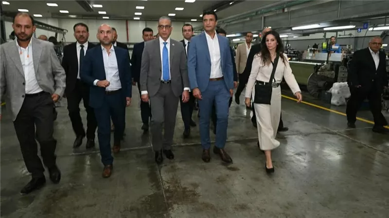 وزير الصناعة يتفقد مصنعين للصناعات النسيجية بالمنطقة الصناعية بـ 6 أكتوبر