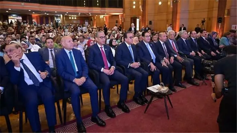محافظ الجيزة يشارك في فعاليات المؤتمر السنوي بطب قصر العيني بجامعة القاهرة
