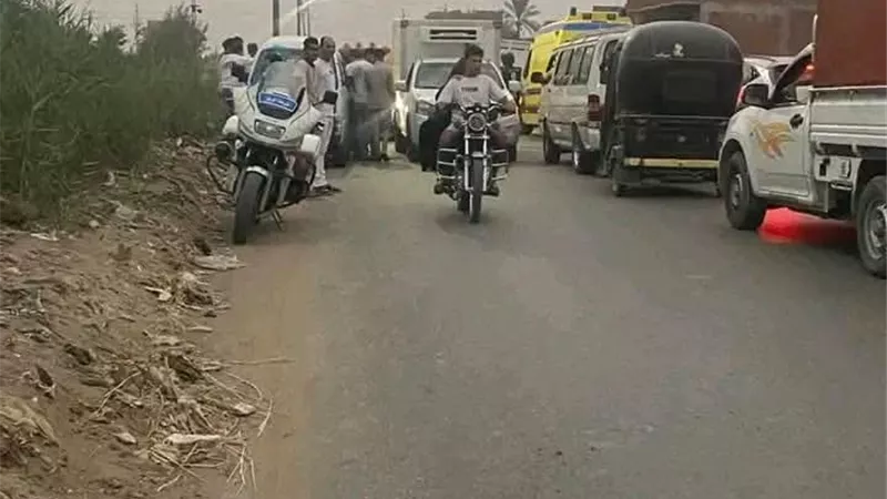 حادث تصادم ٣ سيارات امام قاعات الافراح بميت حمل بالشرقية