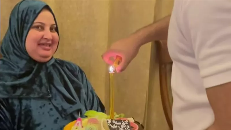 «هو أنا عمري هيخلص بسرعة كده؟»..صانع محتوى يستعيد آخر عيد ميلاد لوالدته 