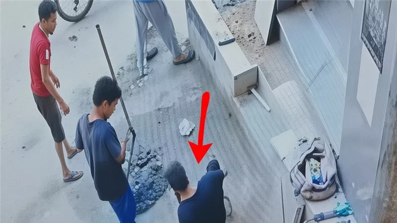 شاب يسقط في الشارع بشبين الكوم.. وكاميرات المراقبة تكشف مفاجأة صادمة| تفاصيل
