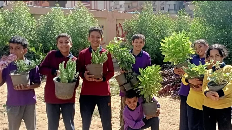 «اتحضر للأخضر» توسع حملات التوعية البيئية وتدريب طلاب مدارس الجيزة على التشجير