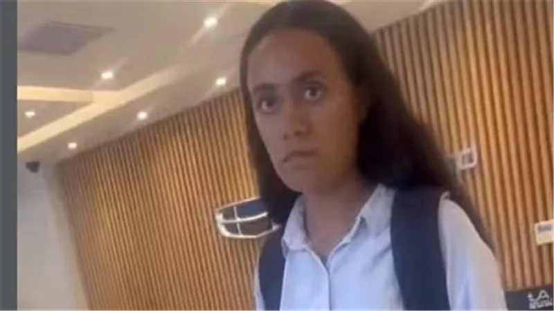    «حبسوا عربيتي ومش راضيين يطلعوهالي».. فتاة تفتح النار على توكيل سيارات   