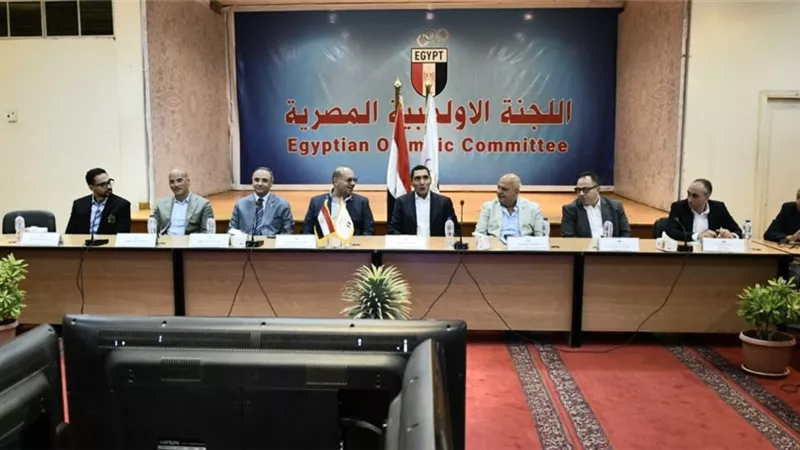 وزير الشباب والرياضة مع اللجنة الأولمبية المصرية