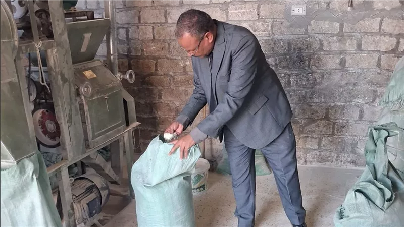 ضبط 60 جوال دقيق بلدي مدعم داخل مطحن بأسيوط قبل بيعها بالسوق السوداء