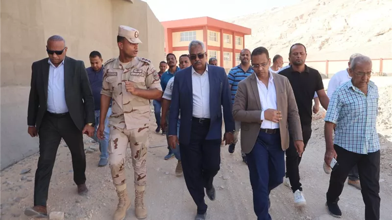 نائب محافظ سوهاج يتفقد سير العمل بمحطتي معالجة الصرف الصحي بالغريزات والجلاوية