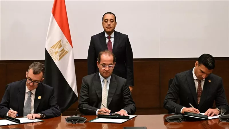 مدبولي يشهد توقيع تسوية مديونية «بنك الاستثمار القومي» لدى الهيئة الصناعية بـ102.75 مليار جنيه