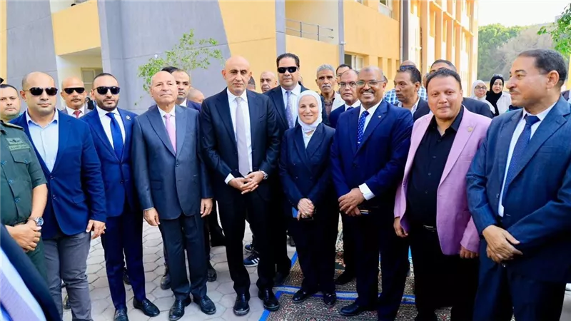 وزير التعليم ومحافظ القاهرة يفتتحان مجمع مدارس الشبراويشي بدار السلام