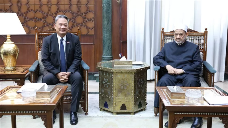 شيخ الأزهر يستقبل السفير التايلاندي لبحث سبل تعزيز التعاون المشترك