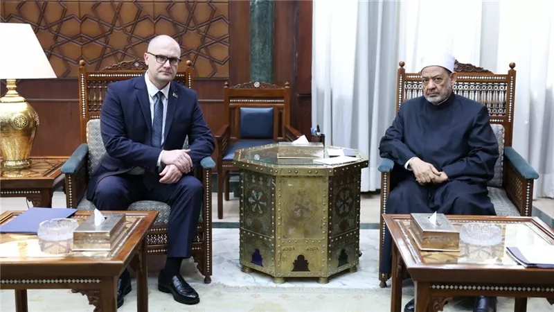 شيخ الأزهر يستقبل سفير بيلاروس لبحث تعزيز التعاون الديني والعلمي