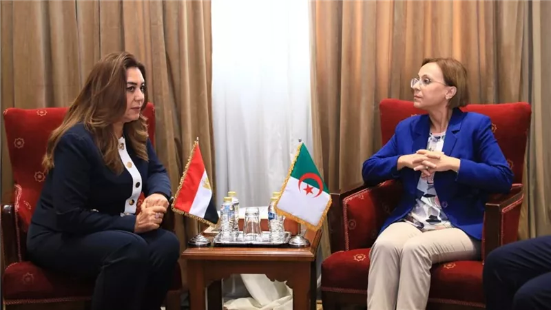 منال عوض تبحث مع وزيرة البيئة الجزائرية تعزيز التعاون في إدارة المخلفات وحماية الطبيعة